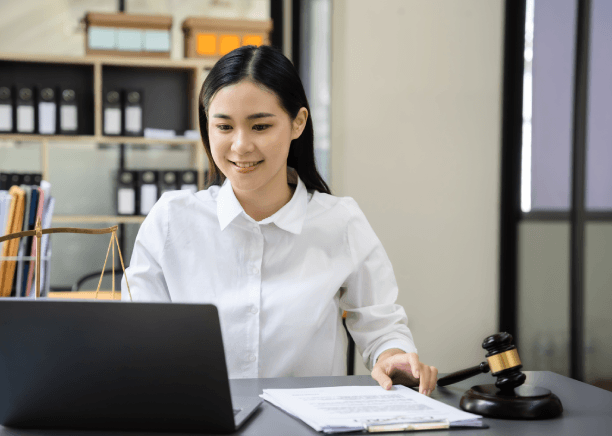 Lawyer in Virginia using divorce certificate translation for legal and immigration purposes, ensuring accurate documentation.