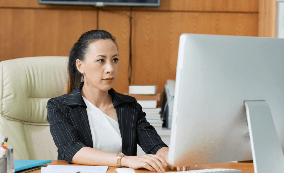 A professional translator providing USCIS translation for immigration papers in Virginia, ensuring accuracy & certification.